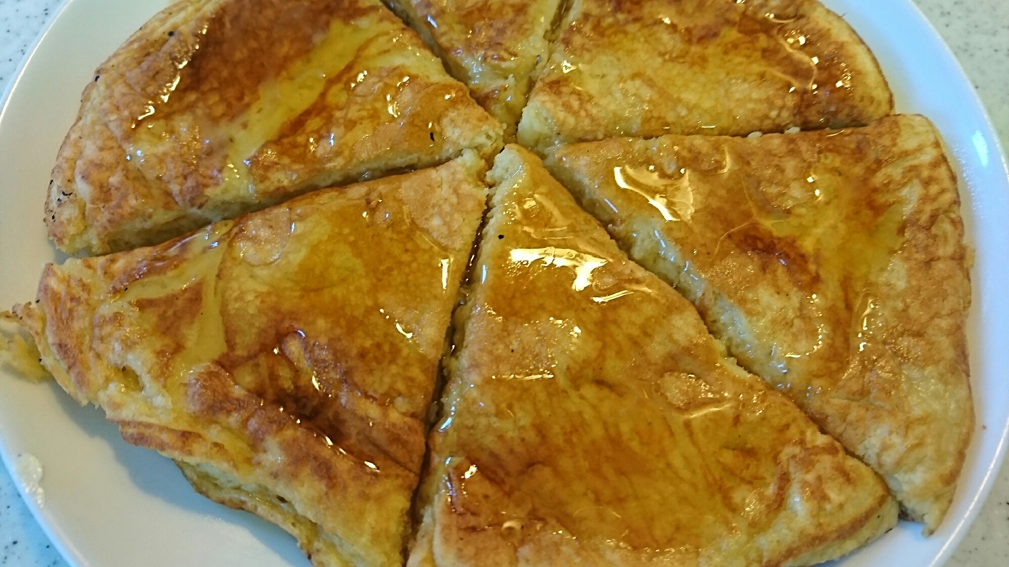 器に盛られたそば湯入りホットケーキ