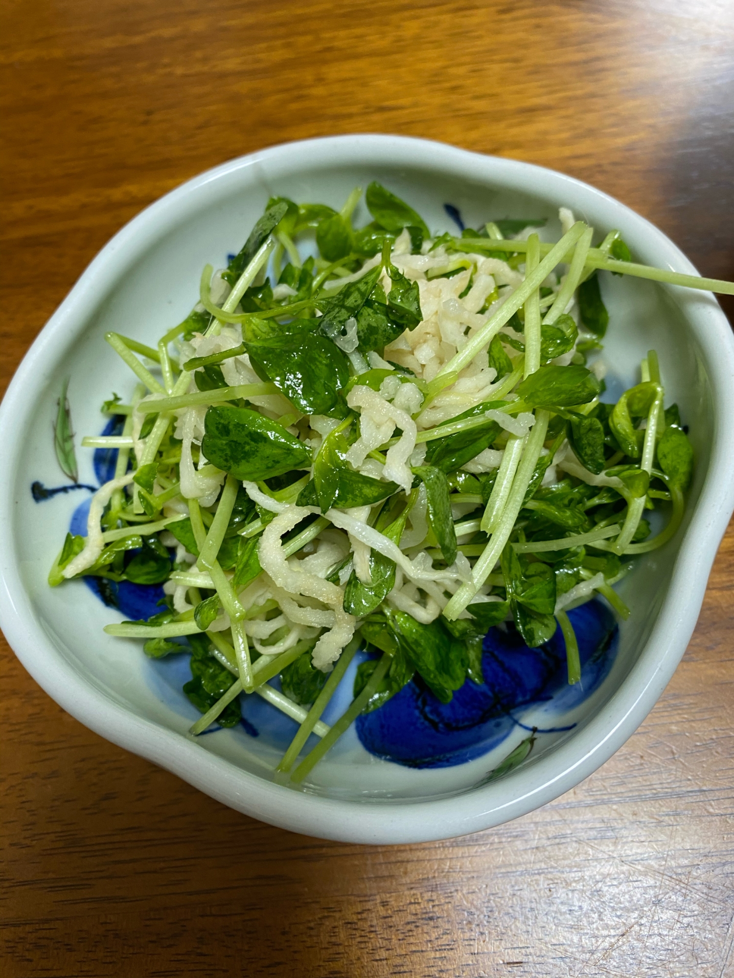 切り干し大根と豆苗の和え物