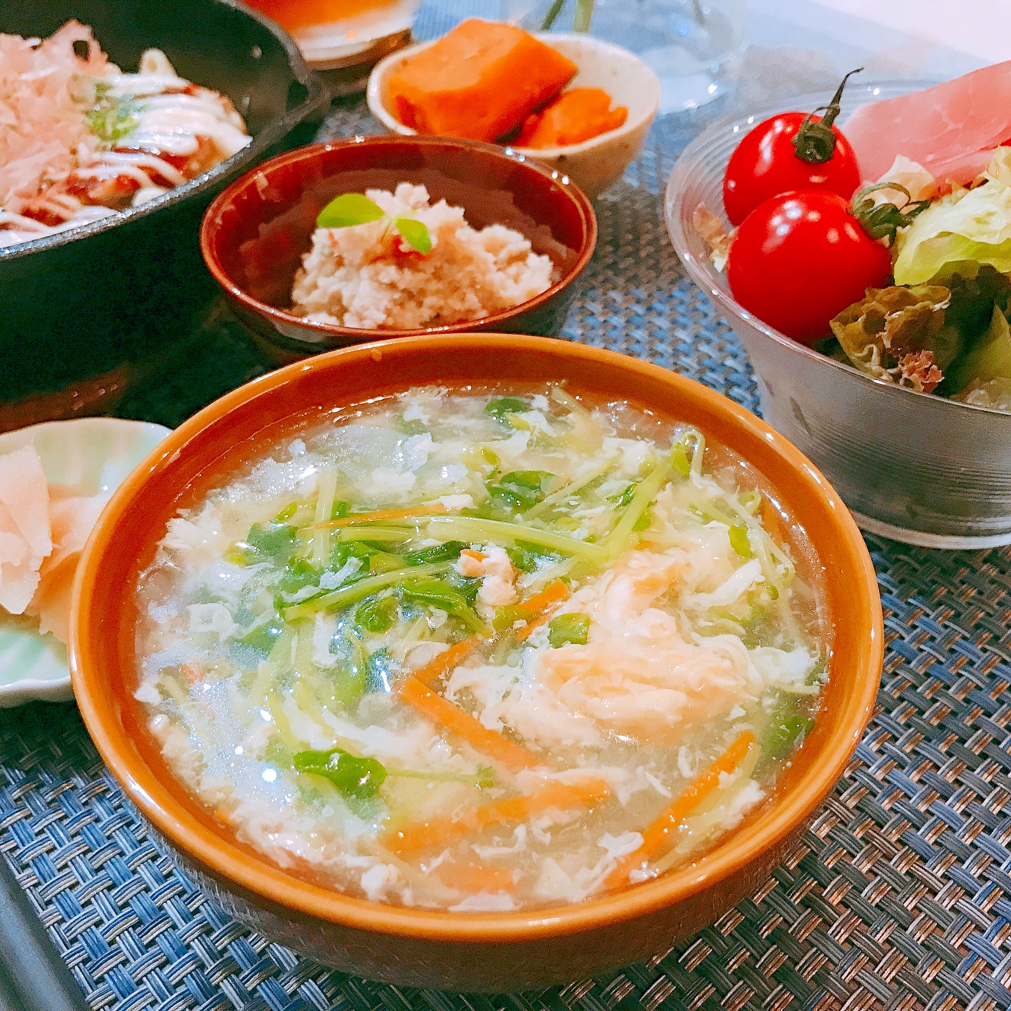 簡単♪野菜たっぷり豆苗玉子スープ