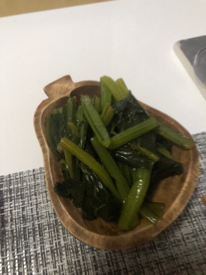 小松菜だけですが、美味しそうだったので参考にしてみました！とても美味しくできたので次は野菜たっぷりにして作り置きなどにして作ってみます！ごちそうさまでした！