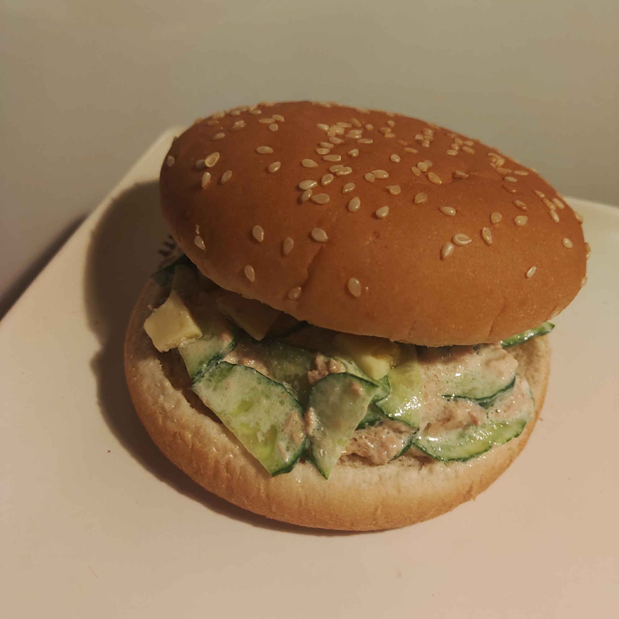 きゅうり、ベビーチーズのツナマヨサンド