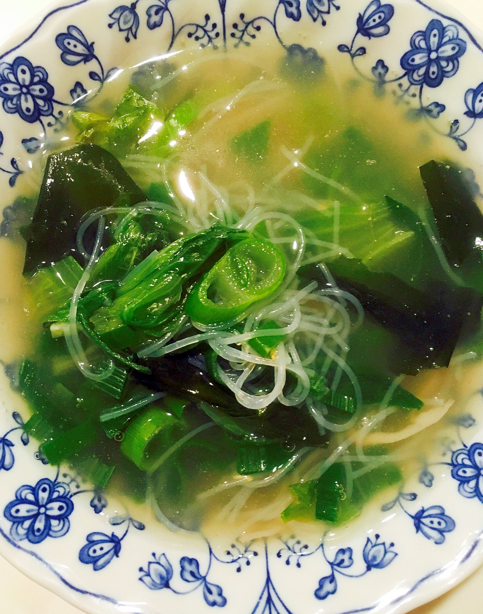 春雨サラダリメイク☆レタスと長ネギ入りの中華スープ