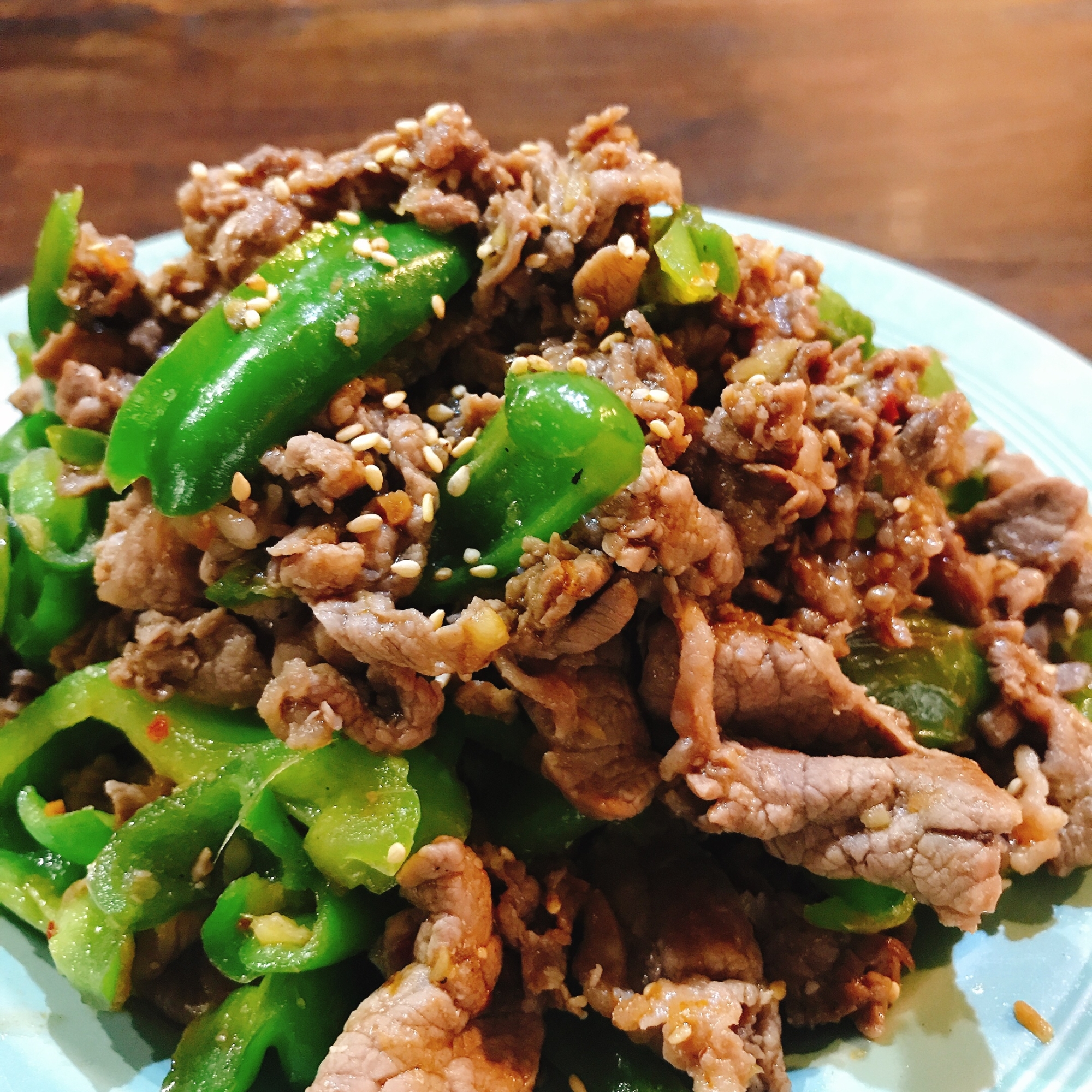 パッタイペーストで 牛バラとピーマンの炒め物