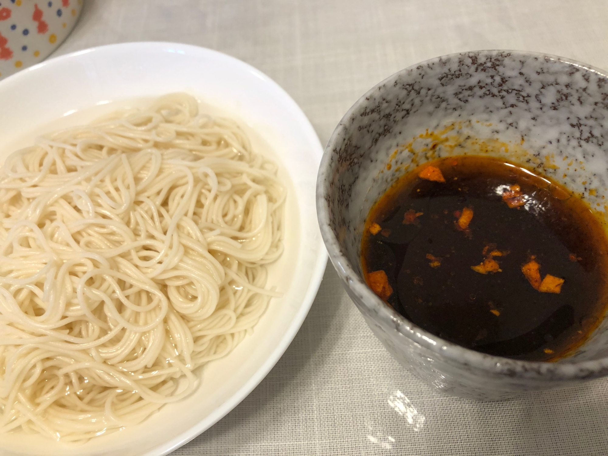 食べるラー油入りつけだれのそうめん