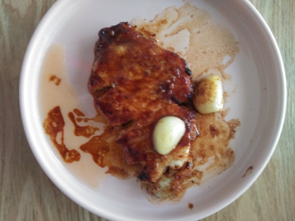 にんにくも焼きました♪
甘辛味の豚肉
めちゃめちゃご飯が
進む味付けありがとー(@_@)