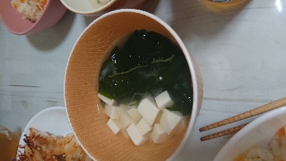 ♡:玉ねぎ 豆腐 ワカメのお味噌汁
