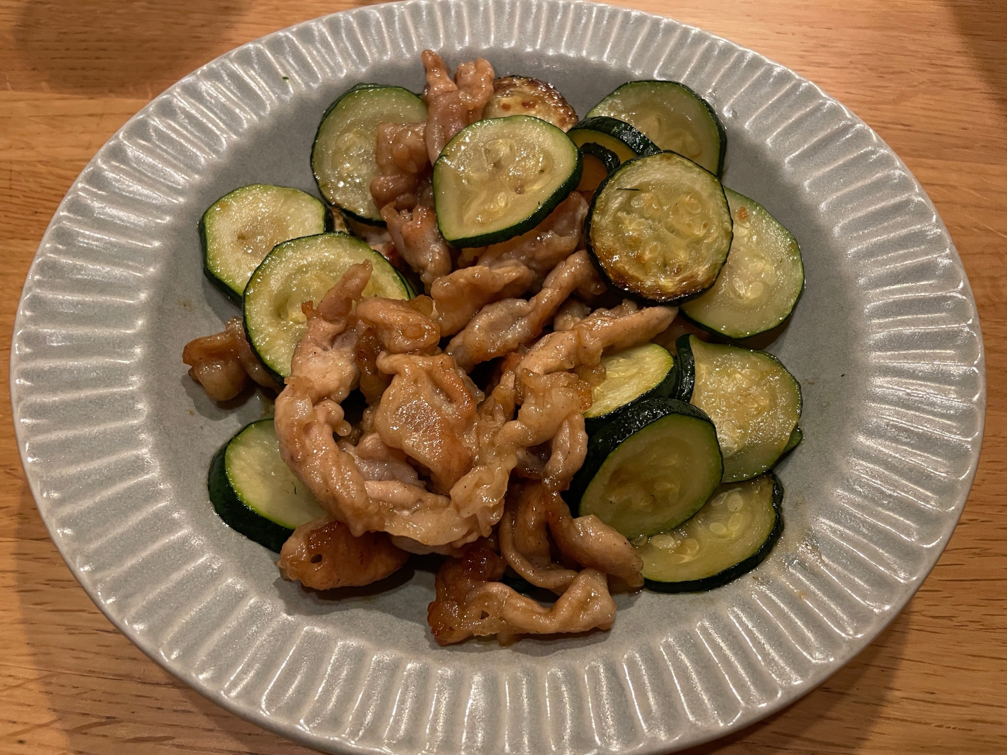 ズッキーニと豚こま肉の焼肉のタレ炒め！