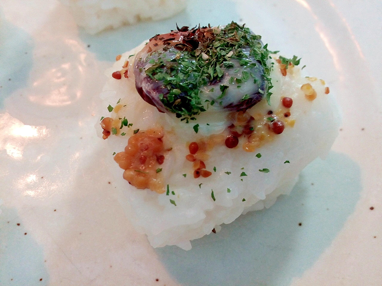 蒸し赤インゲン豆とチーズの洋風焼きおにぎり