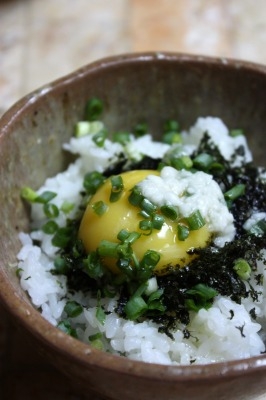 塩麹で☆ごま油香るネギダレ卵かけご飯