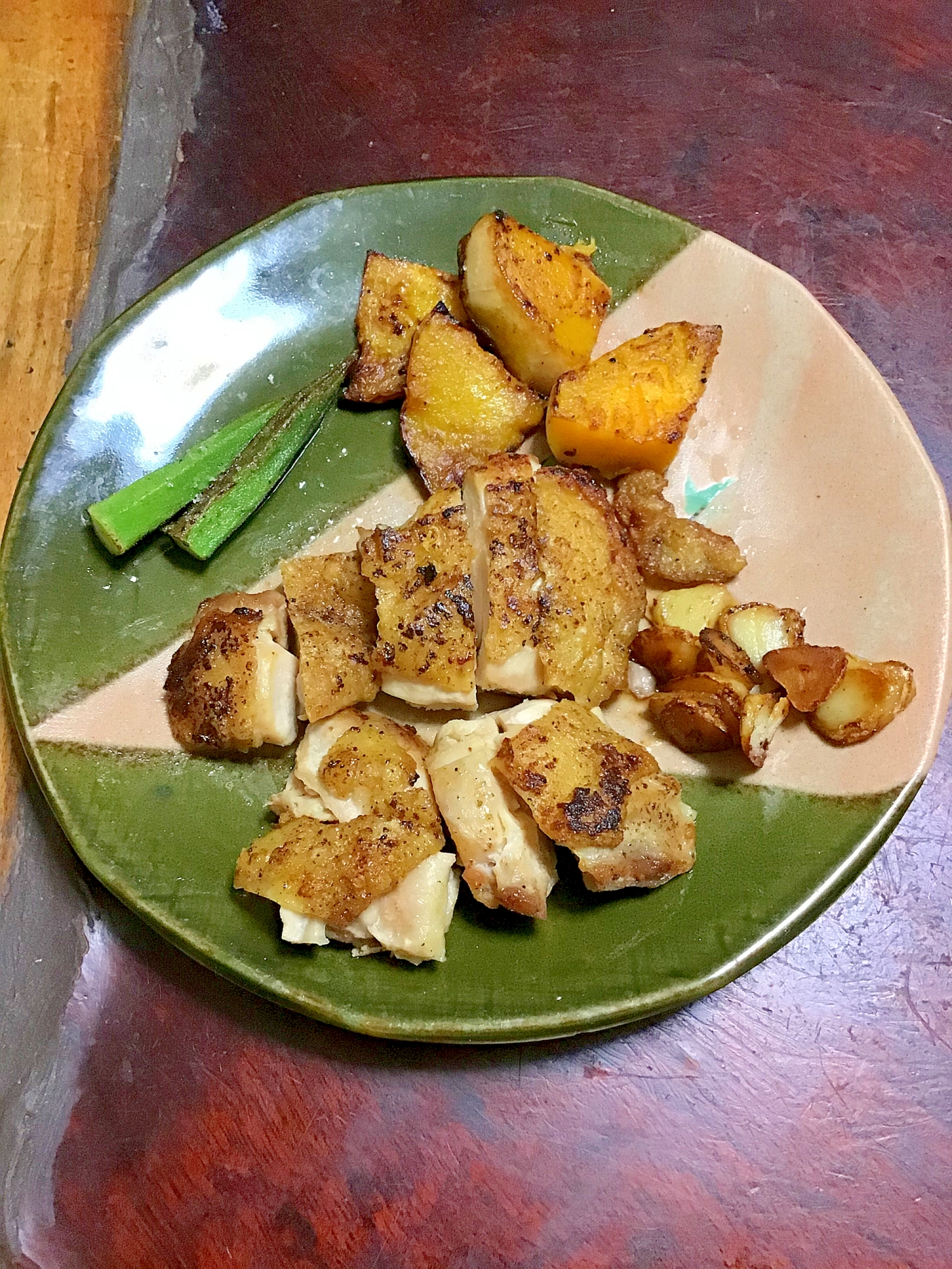 ピーナッツカボチャとオクラとガーリックチキン。