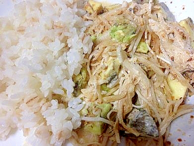 アボカドと大根の胡麻ドレサラダご飯