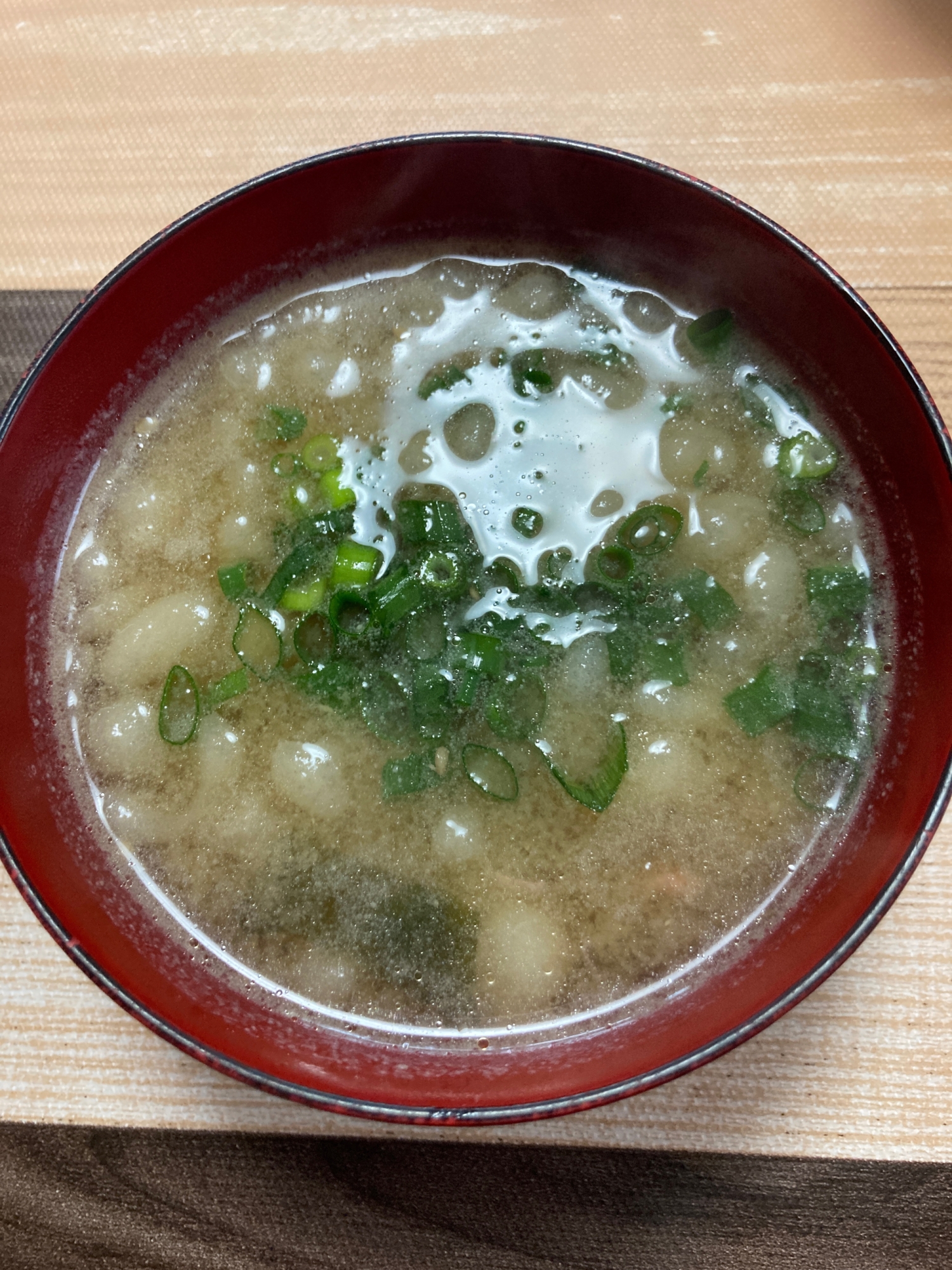 玉ねぎ、天かすのお味噌汁