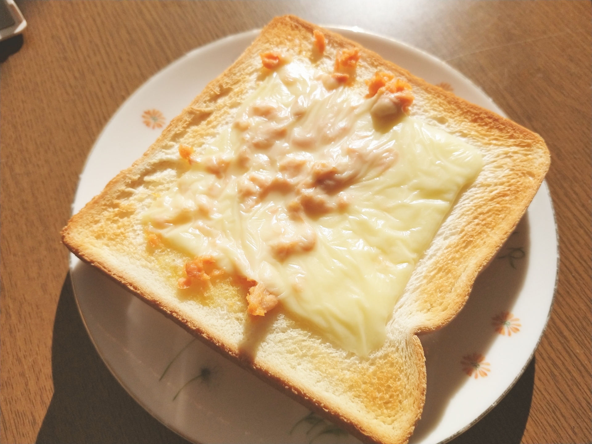 シャケフレークで作る簡単バター焼きトースト