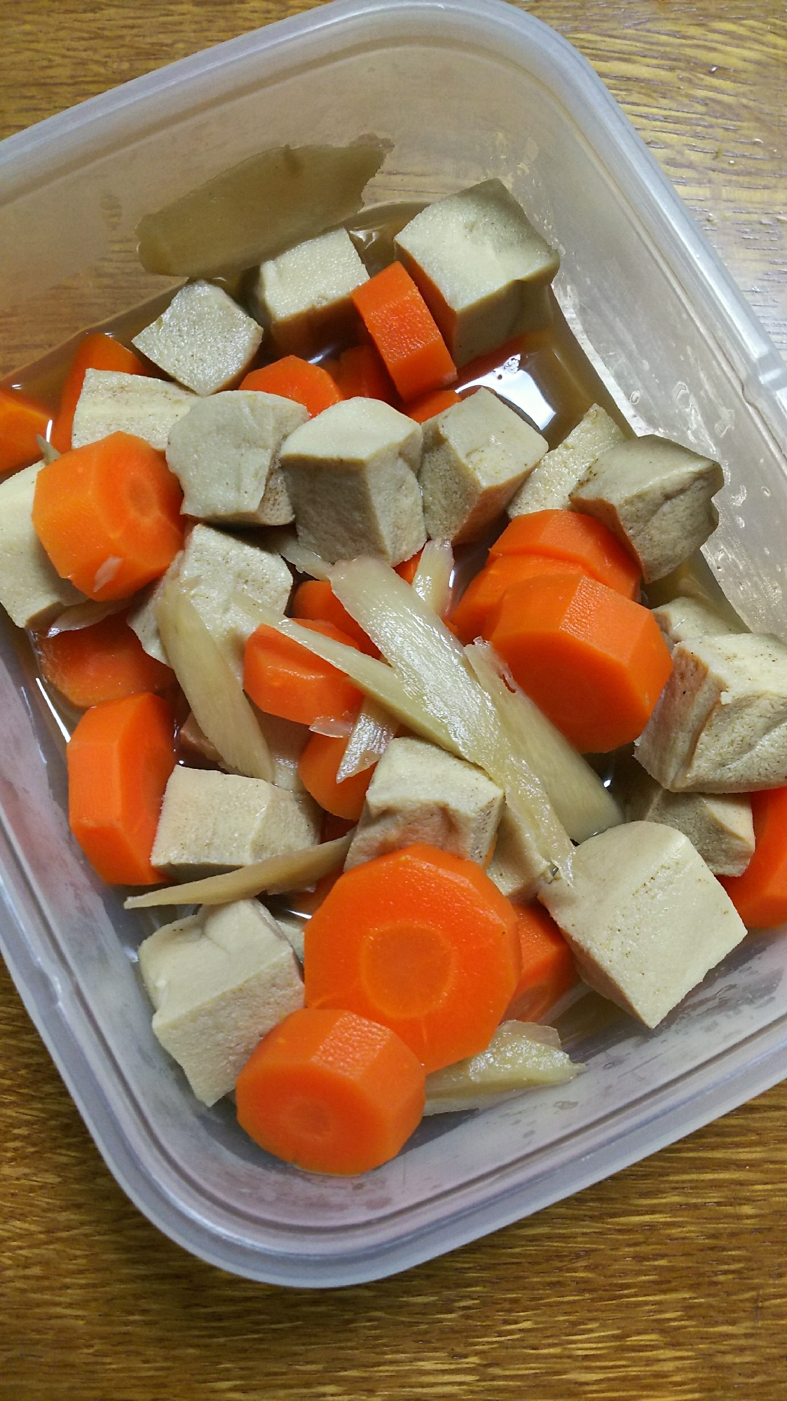 高野豆腐とごぼうと人参の煮物