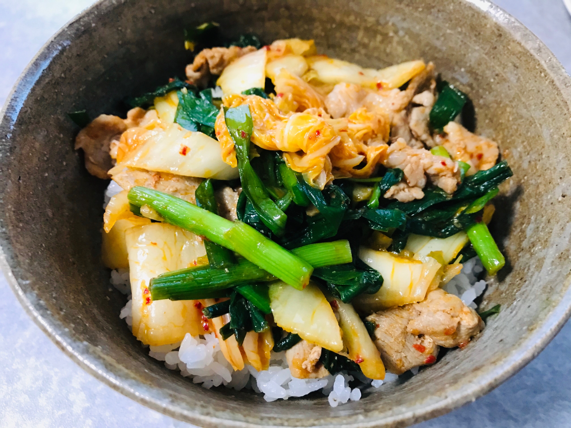 ニラたっぷり！スタミナ豚キム丼♫