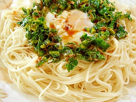 パパッと♪　大根葉と温玉のせ・あったか素麺