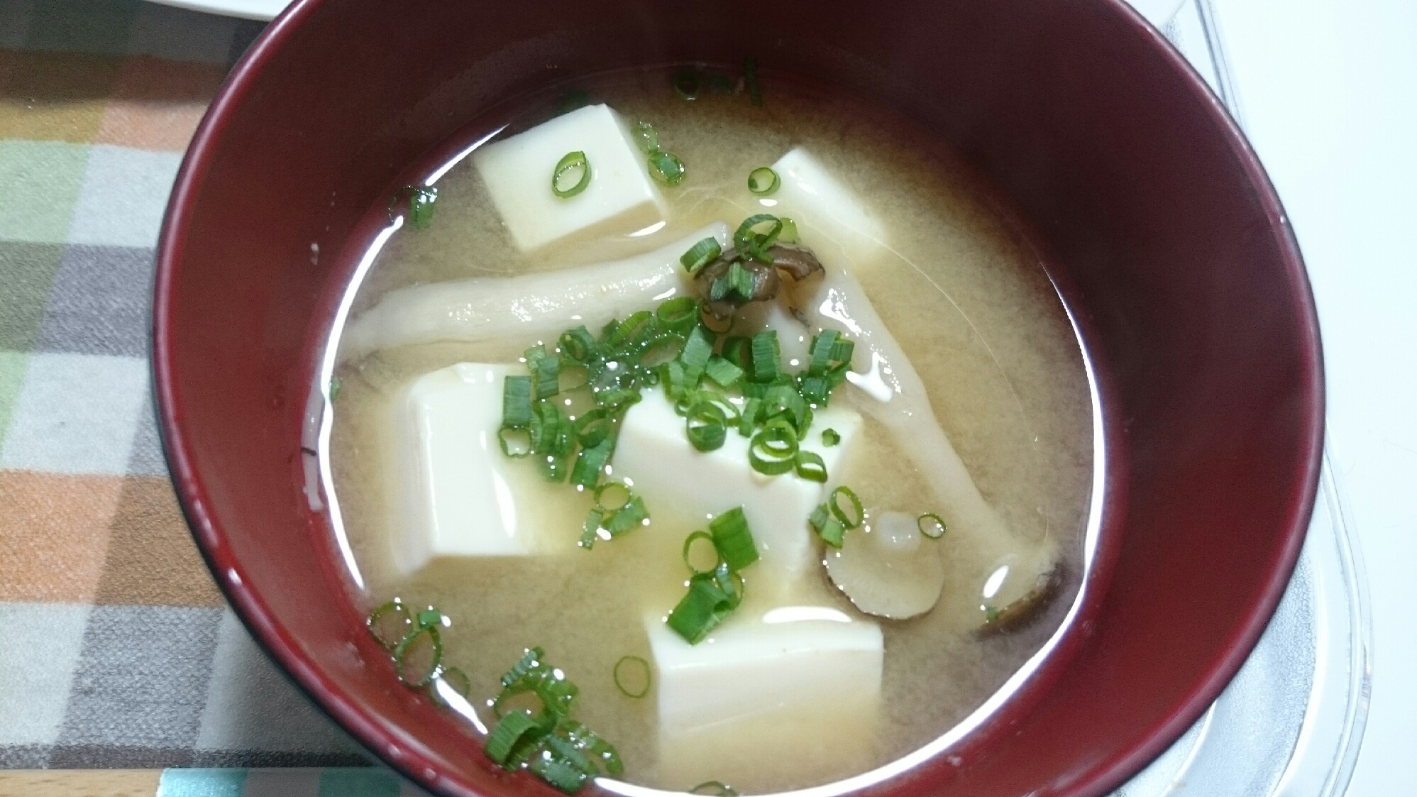 ストウブDe〜豆腐とカットしめじの味噌汁