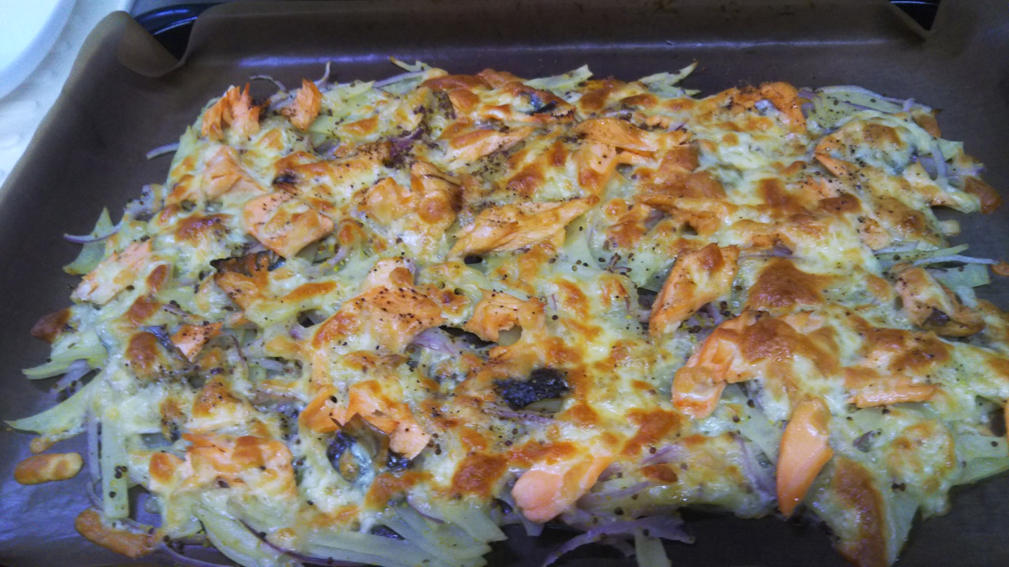 鮭・ｼﾞｬｶﾞｲﾓ・紫玉葱のピザ風