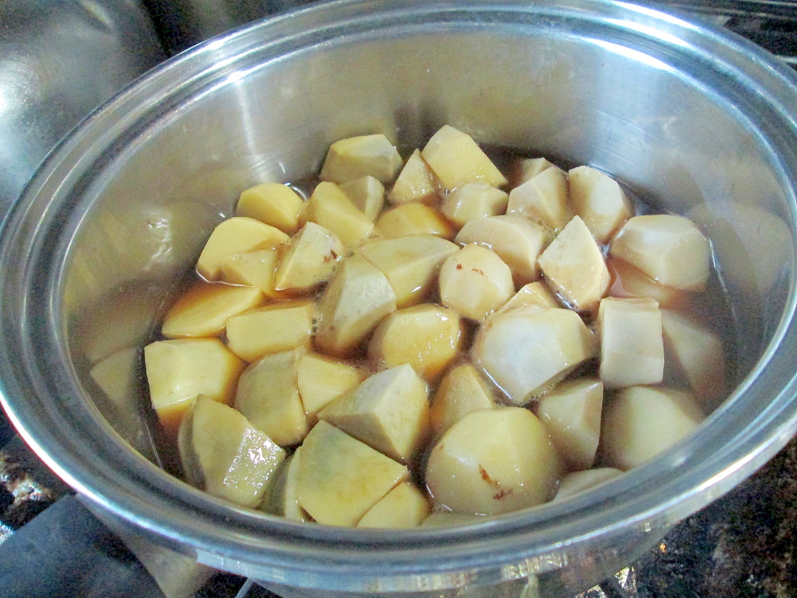 調味料は市販のすき焼きのタレだけの里芋の煮っ転がし
