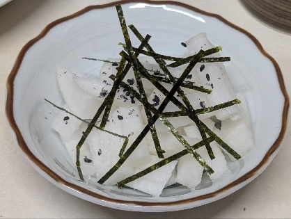 大根と海苔と黒すりごまの塩レモンサラダ