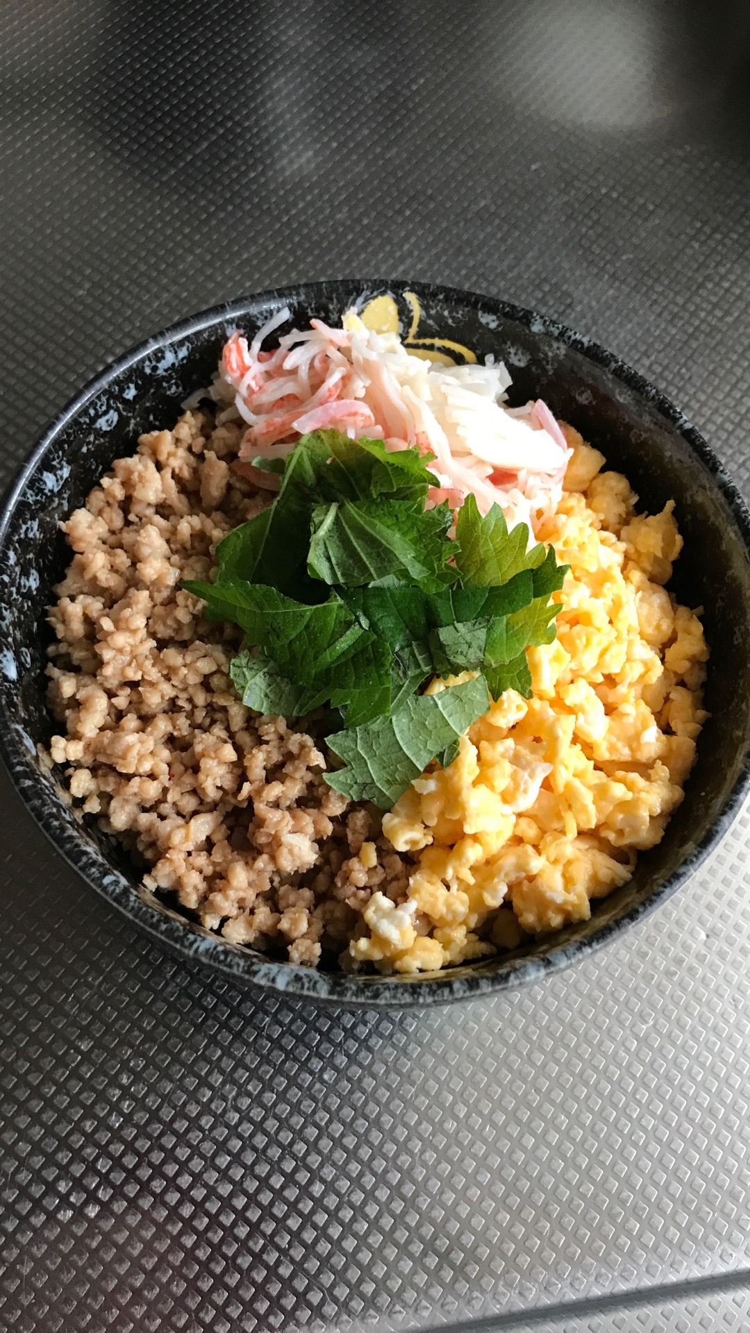 寿司飯で四色丼