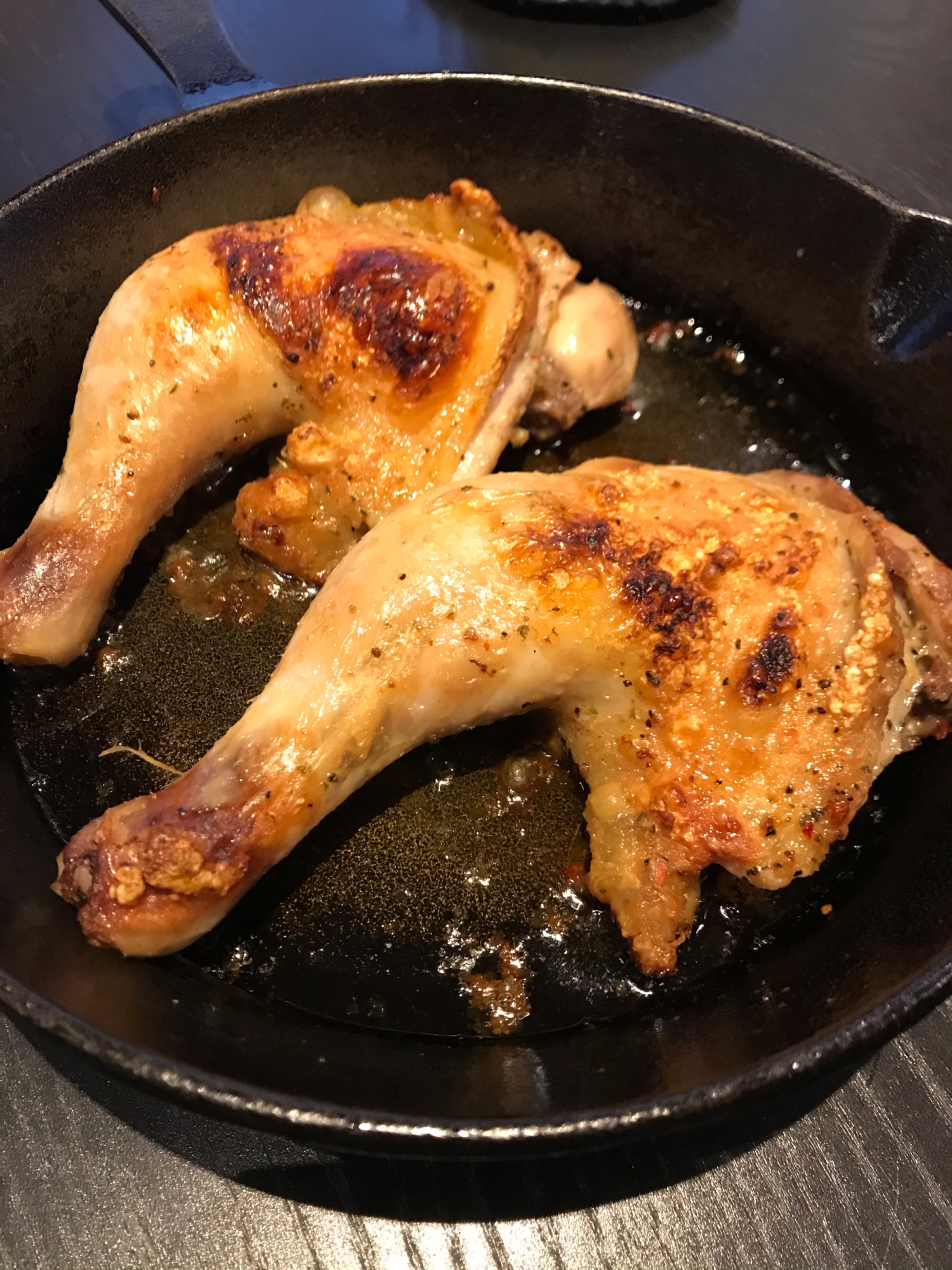 骨付き鶏もも肉のパリパリ焼き レシピ 作り方 By オジオジ 楽天レシピ 骨付き鶏もも肉のパリパリ焼き レシピ 作り方 By オジオジ 楽天レシピ