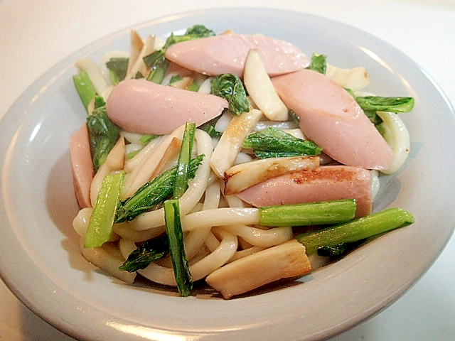 魚肉ソーセージとエリンギと小松菜の焼きうどん