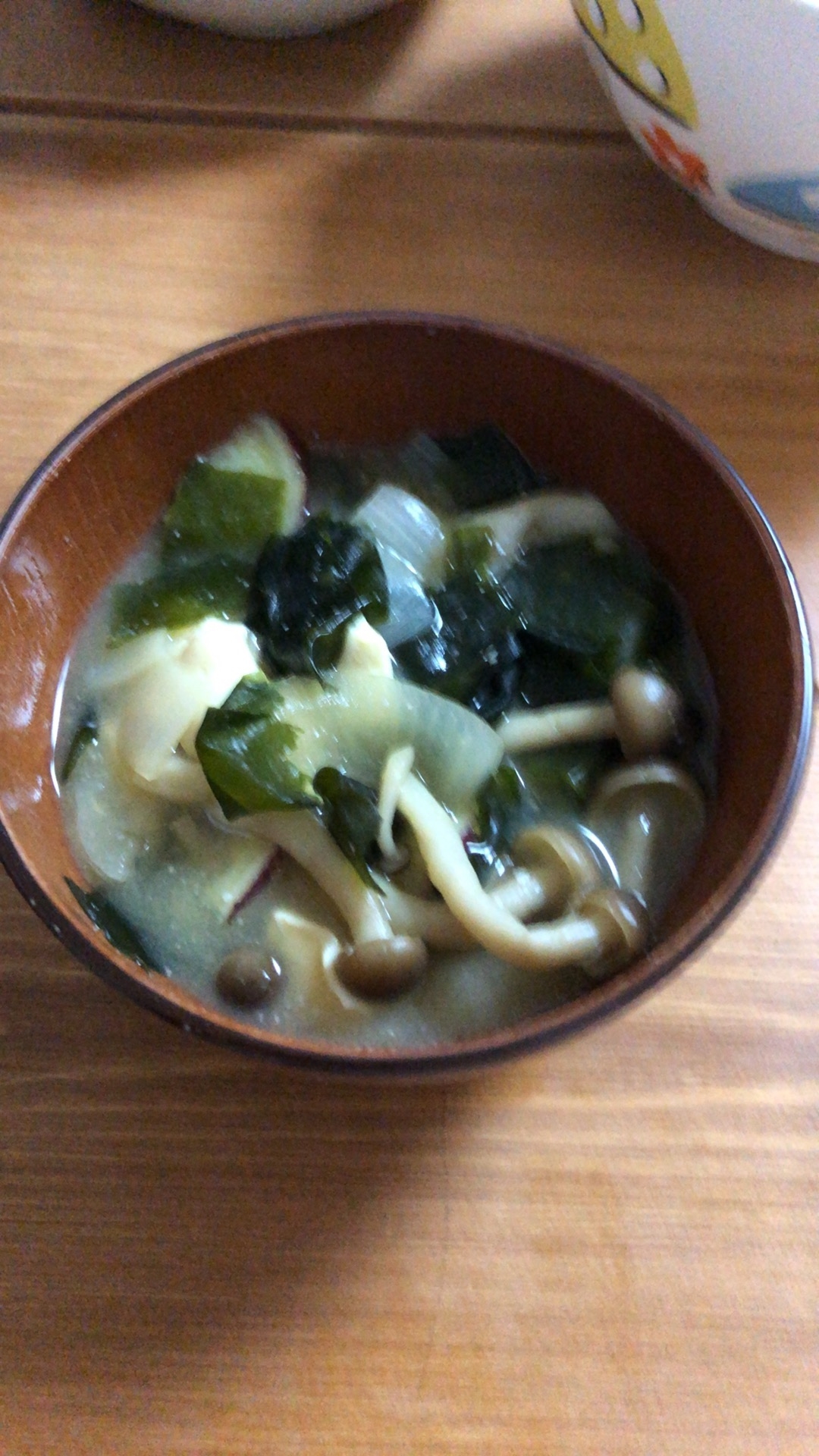 ワカメとシメジの健康味噌汁