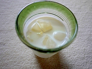 氷を浮かべて リンゴ酢牛乳 レシピ 作り方 By ブタコマ 楽天レシピ