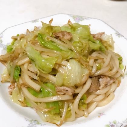 冷凍うどんで簡単！レタスと豚肉のさっぱり焼きうどん