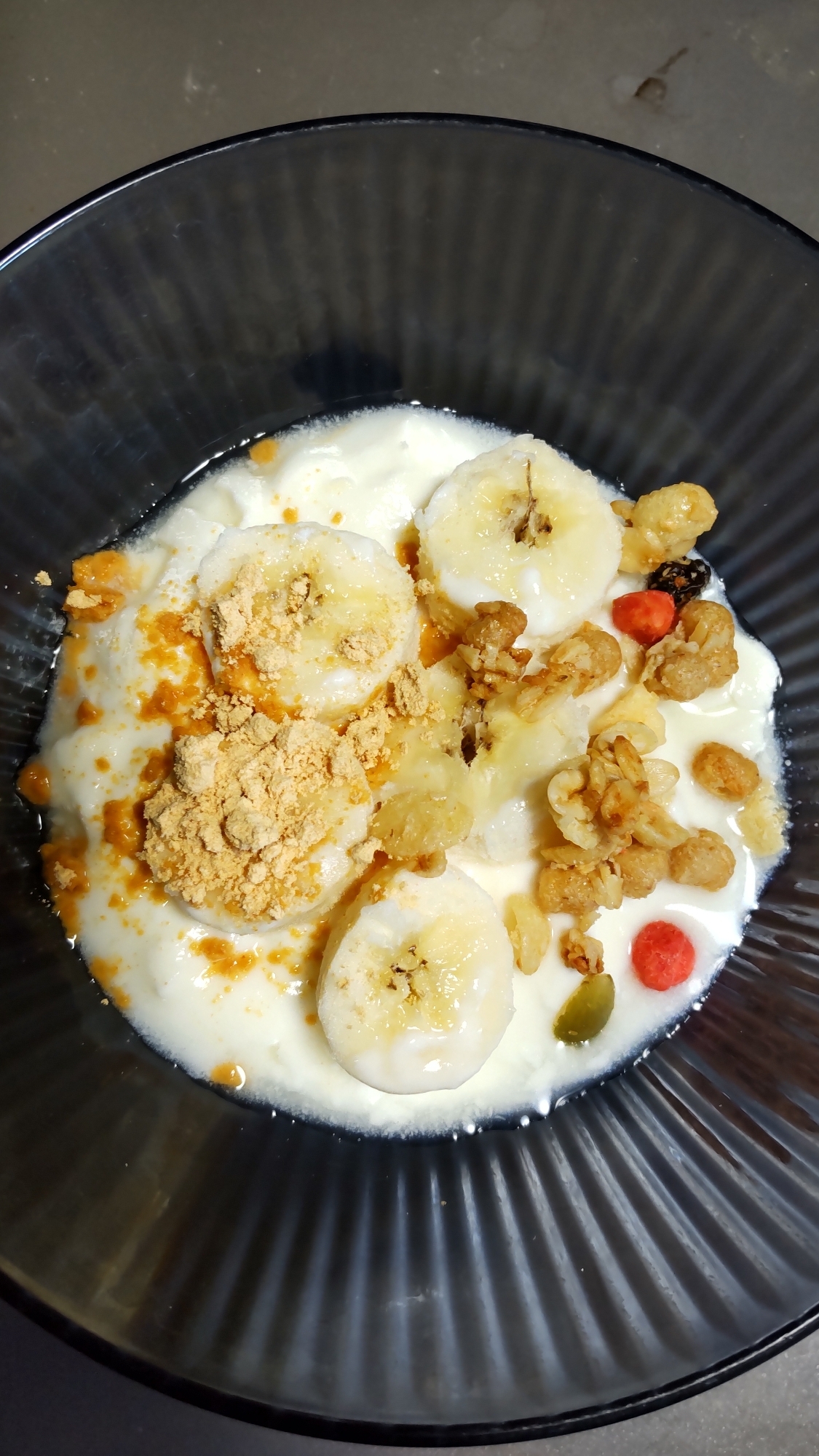 バナナグラノーラのヨーグルト