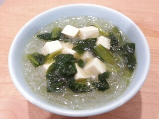 小松菜と豆腐と春雨の中華スープ