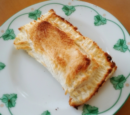 同じハムとチーズでもパンの上にのせるのと、挟むのでは違うものになる気がしました～☆
とても美味しかったです☆
ごちそうさまでした♪