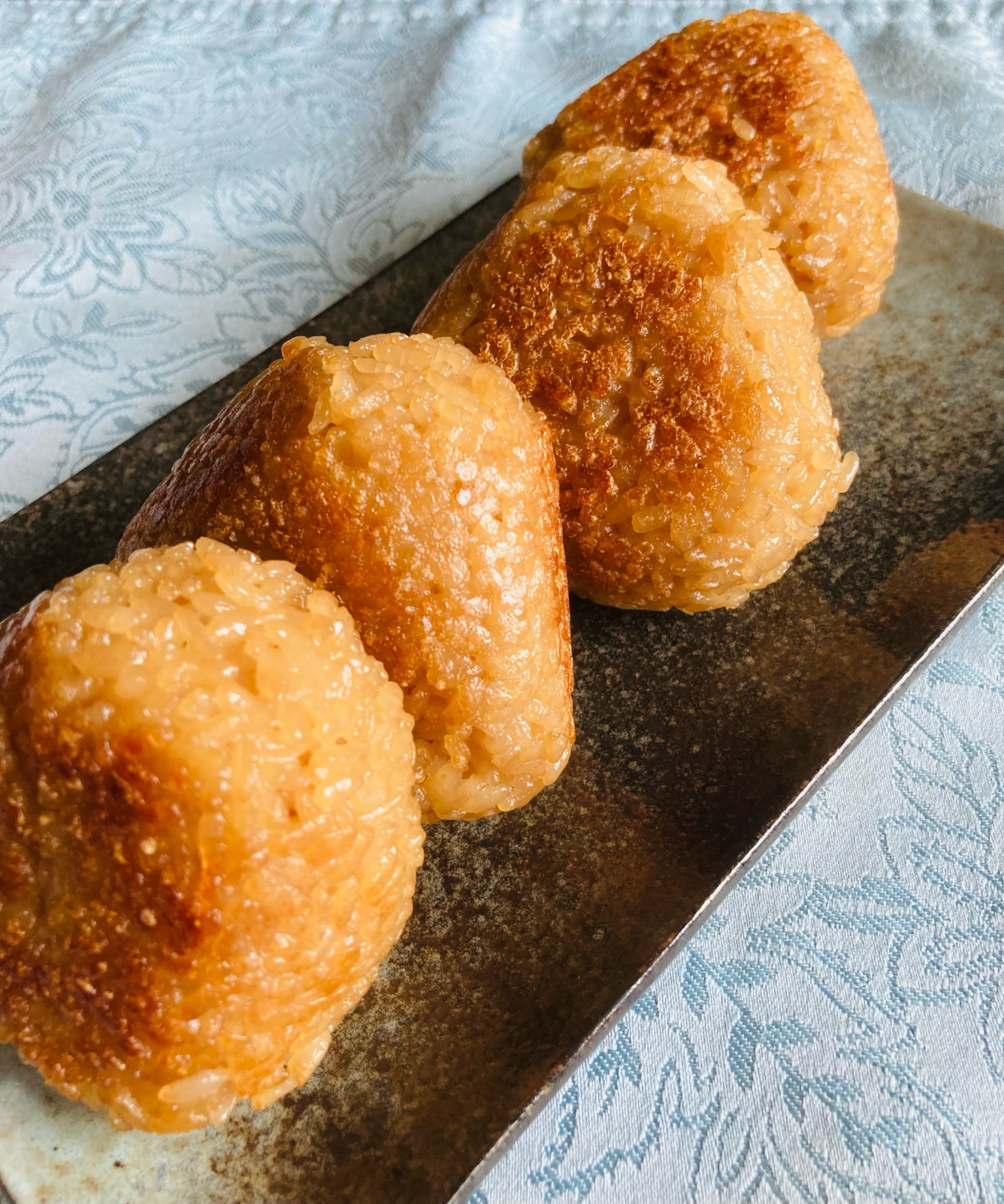 簡単で絶品”焼きおにぎり”