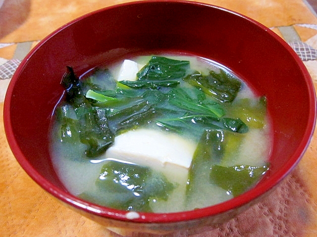 小松菜・豆腐・わかめの味噌汁