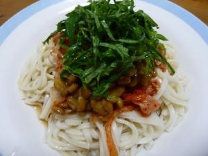 キムチ納豆、大葉もたっぷり！ぶっかけ麺♪