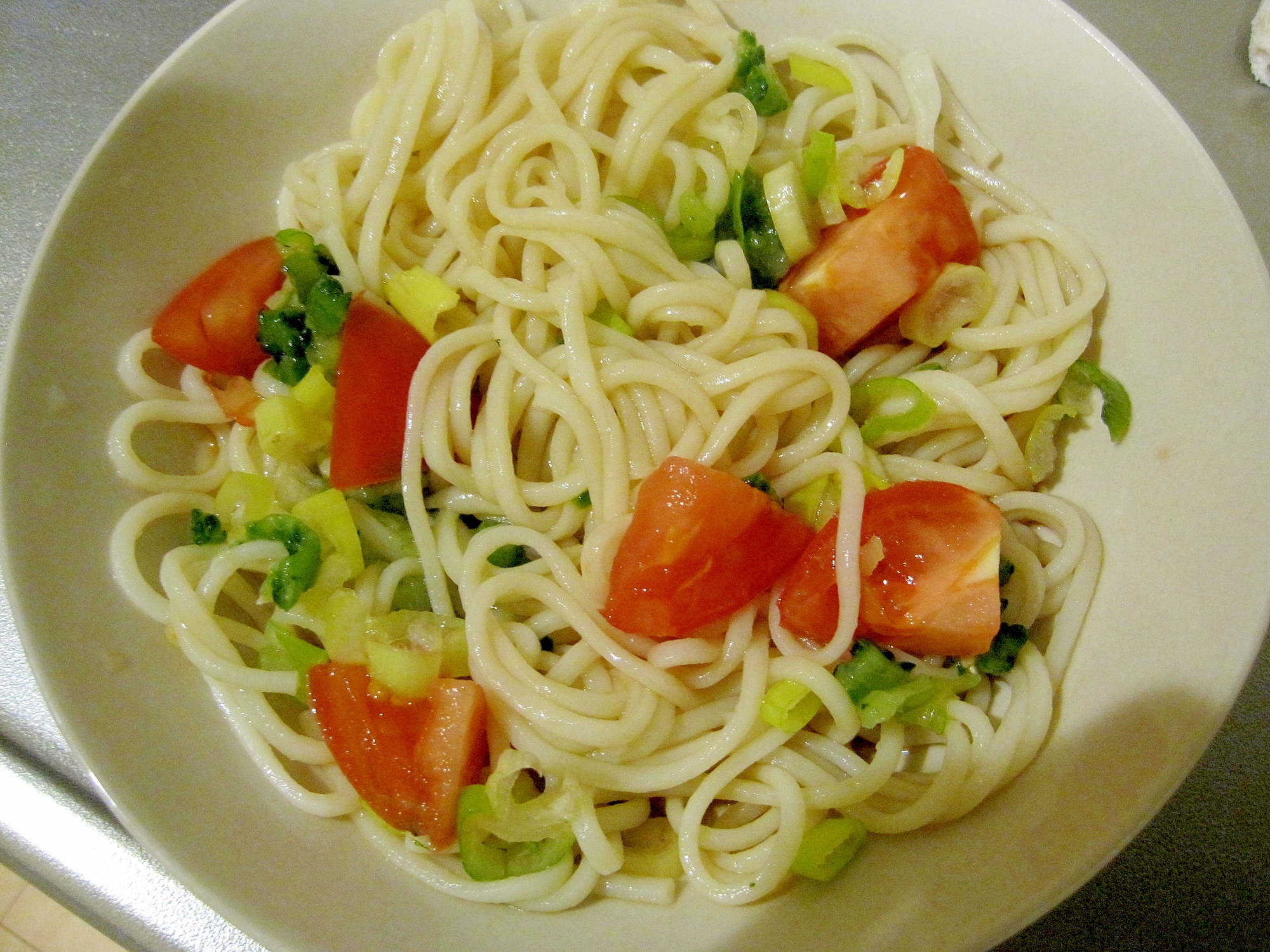 ゴーヤーとトマトの冷やしうどん