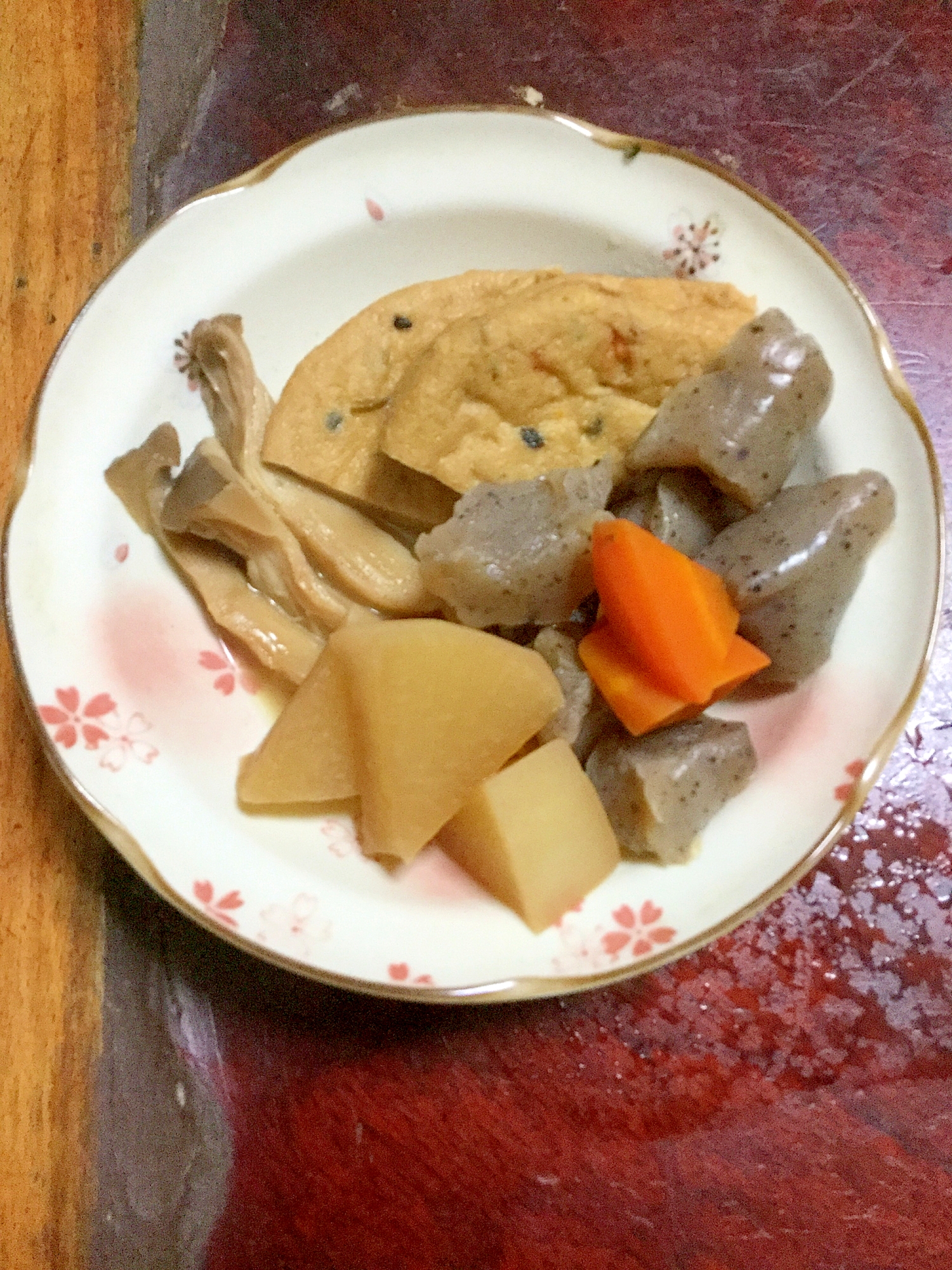 エリンギとガンモと根菜の煮物！