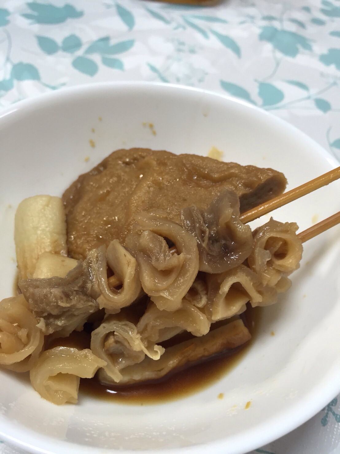 牛すじ肉と丸天と竹輪の煮物(^○^)