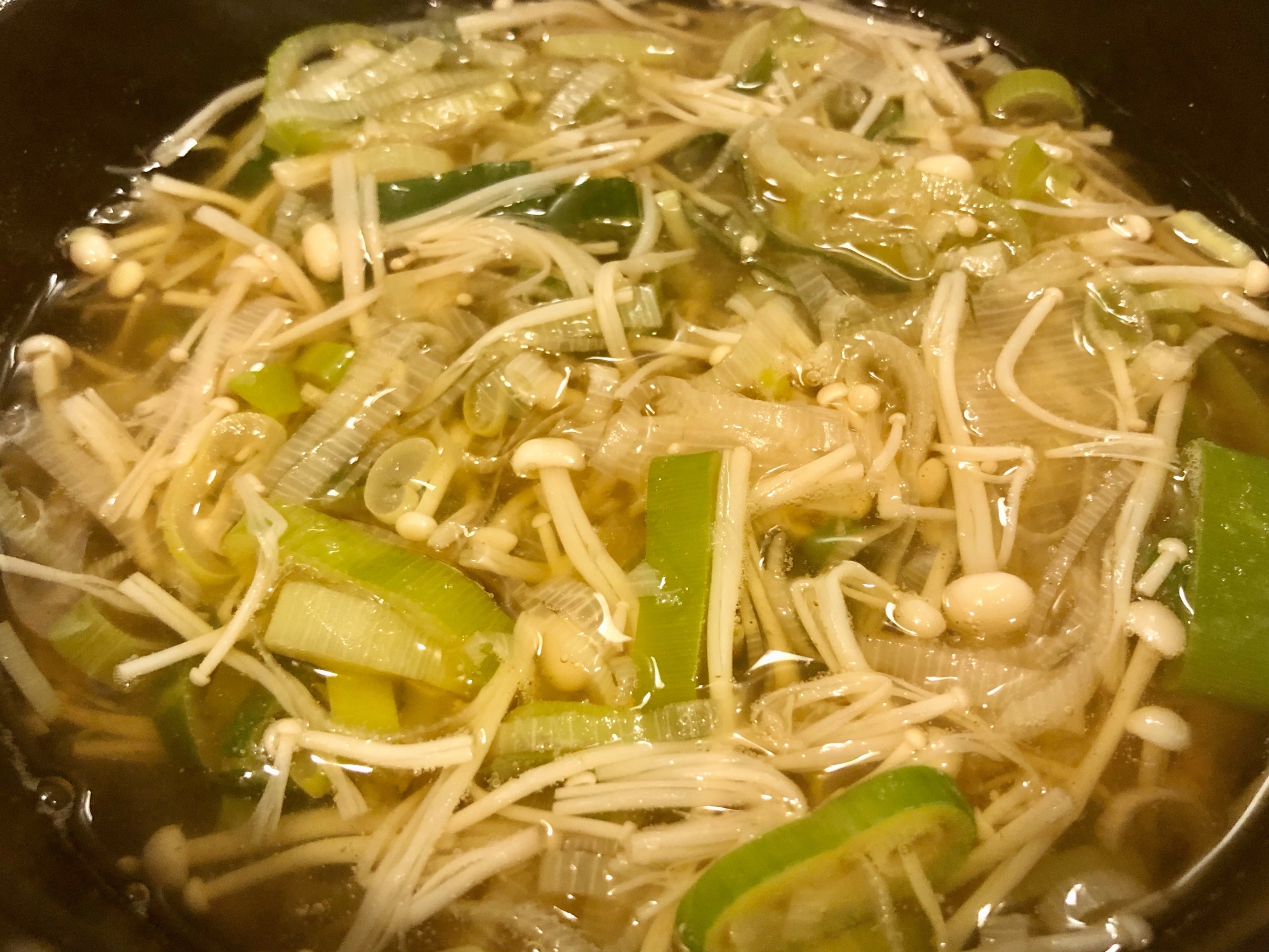 野菜たっぷり♫1本丸ごとネギとえのきの栄養スープ