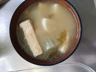 あけぼのマジックさん♪キャベツとお豆腐のお味噌汁ランチにいただきました(*^-^*)お味噌汁で腸活がんばってます♡素敵な午後をお過ごしくださいね