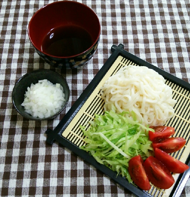薬味は玉ねぎ サラダざるうどん レシピ 作り方 By あ ち0024 楽天レシピ