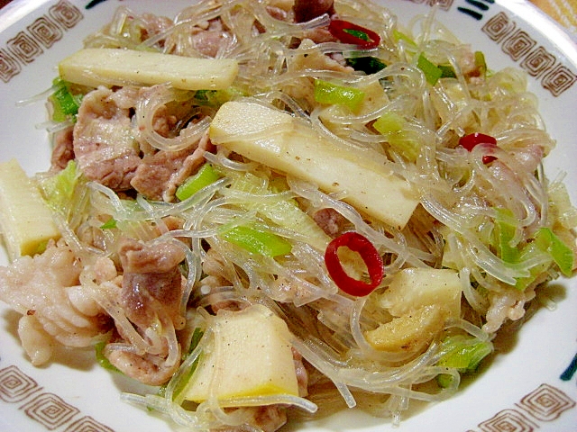 アジアンテイストな豚肉と春雨の炒め煮