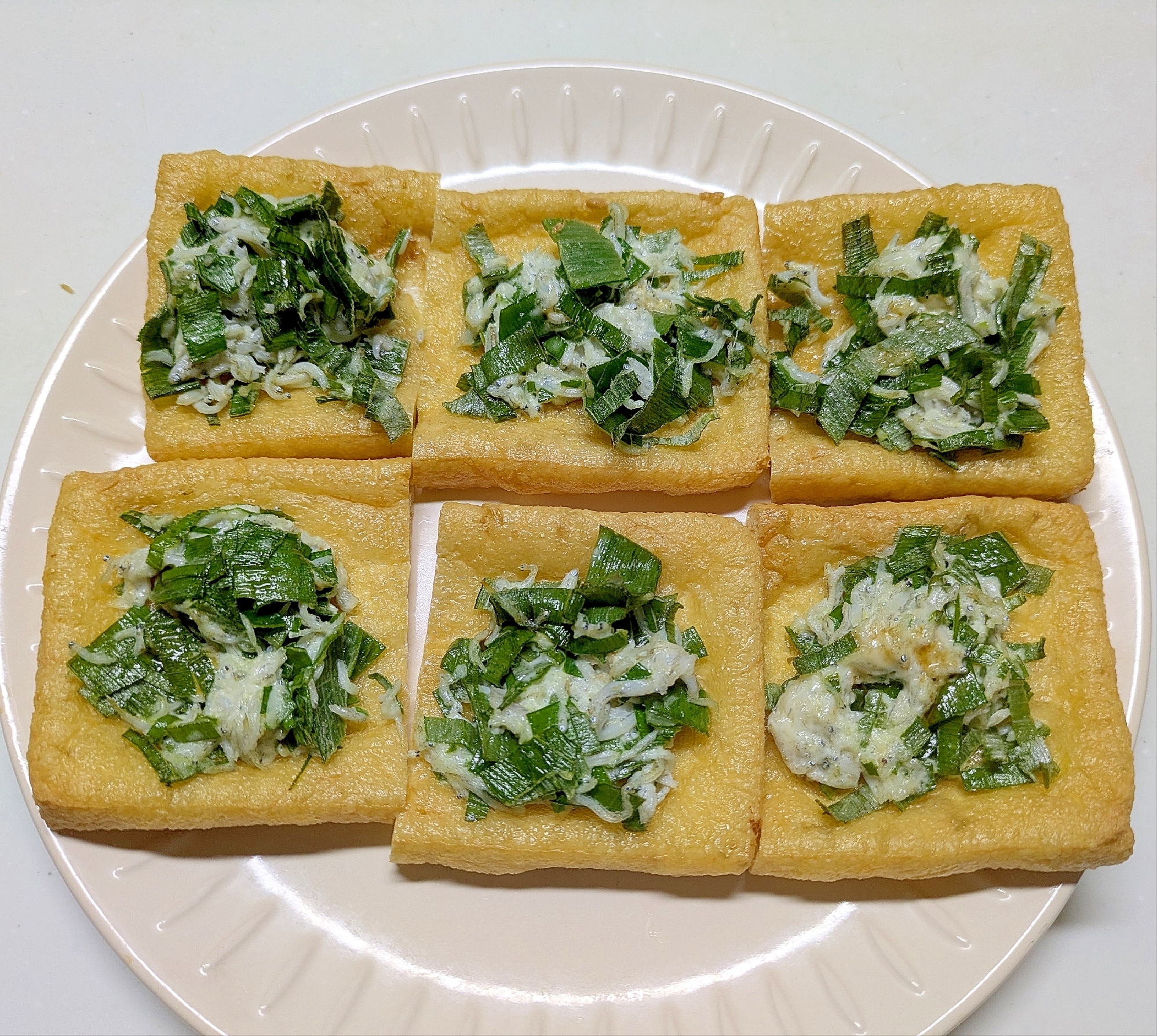 トースターにおまかせ、油揚げのしらすネギ焼き