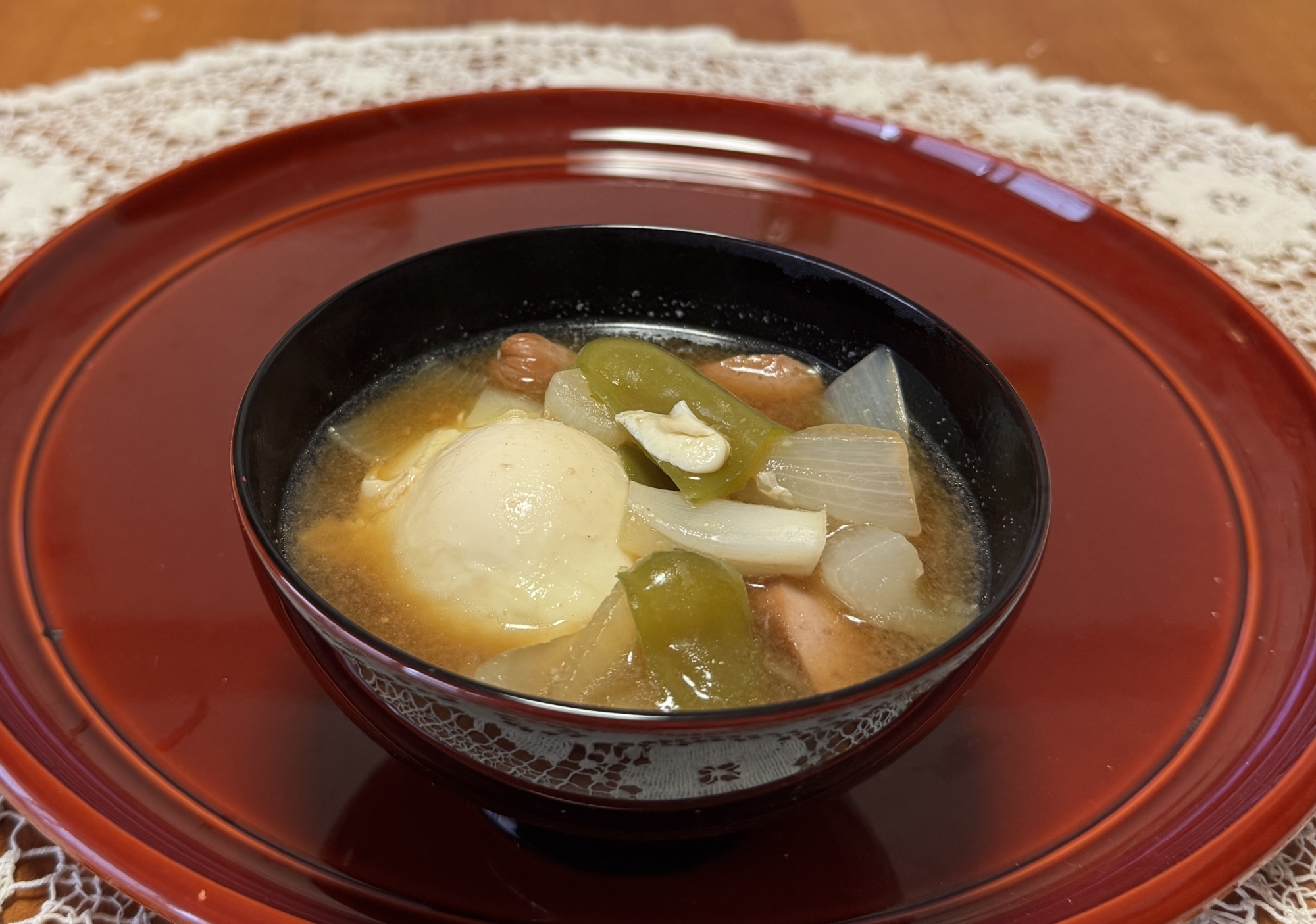 ピーマンとウィンナーと玉ねぎと卵の☆味噌汁