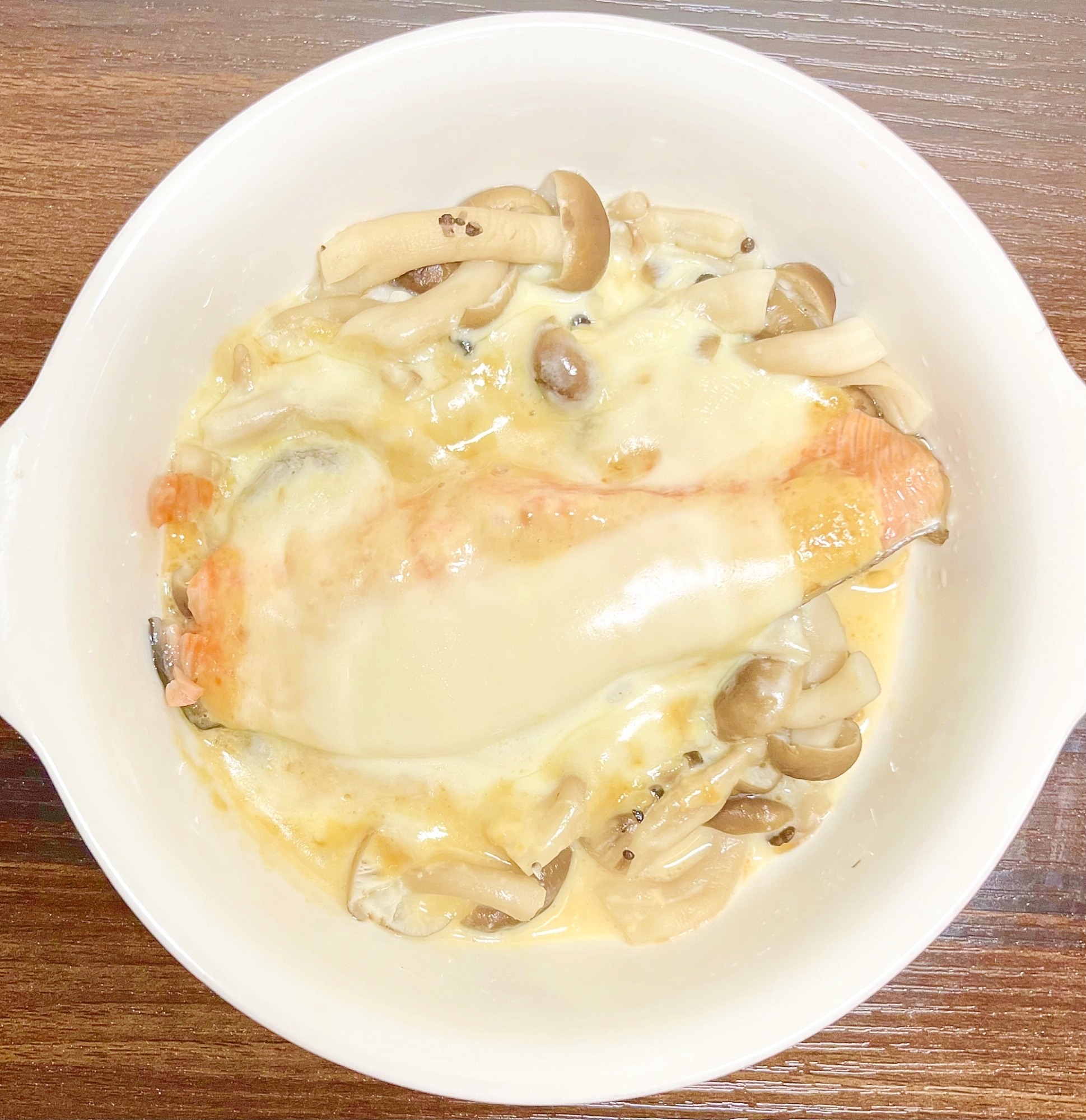 簡単レンジのみ☆鮭ときのこの味噌マヨチーズ