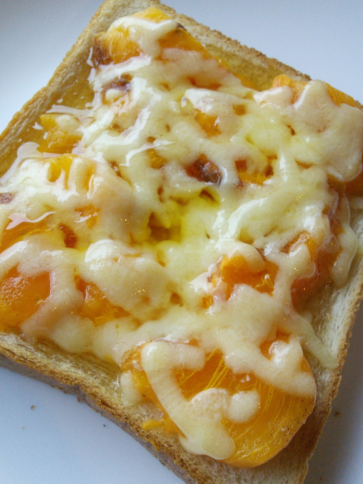 意外と合う★柿とチーズのハニートースト