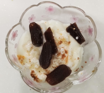 今日のヨーグルト♡八ツ橋風、ようかんのせて