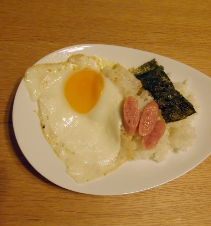 昆布と目玉焼きとウィンナーののり弁当