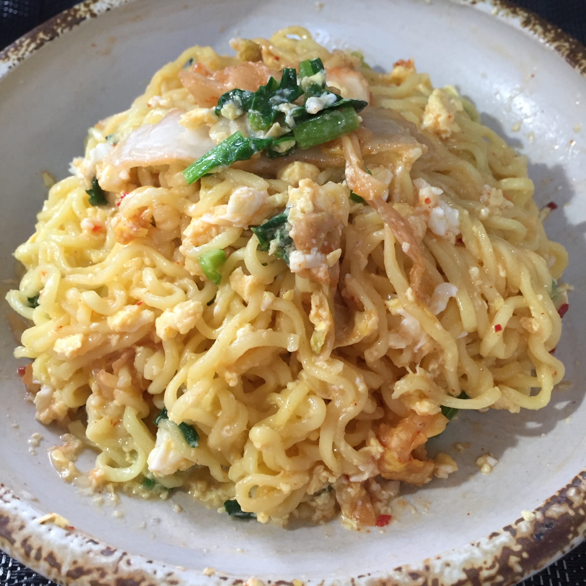 袋麺の麺でキムチ焼きそば